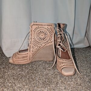 Lace-Up Cutout Wedge Sandals - Nude
